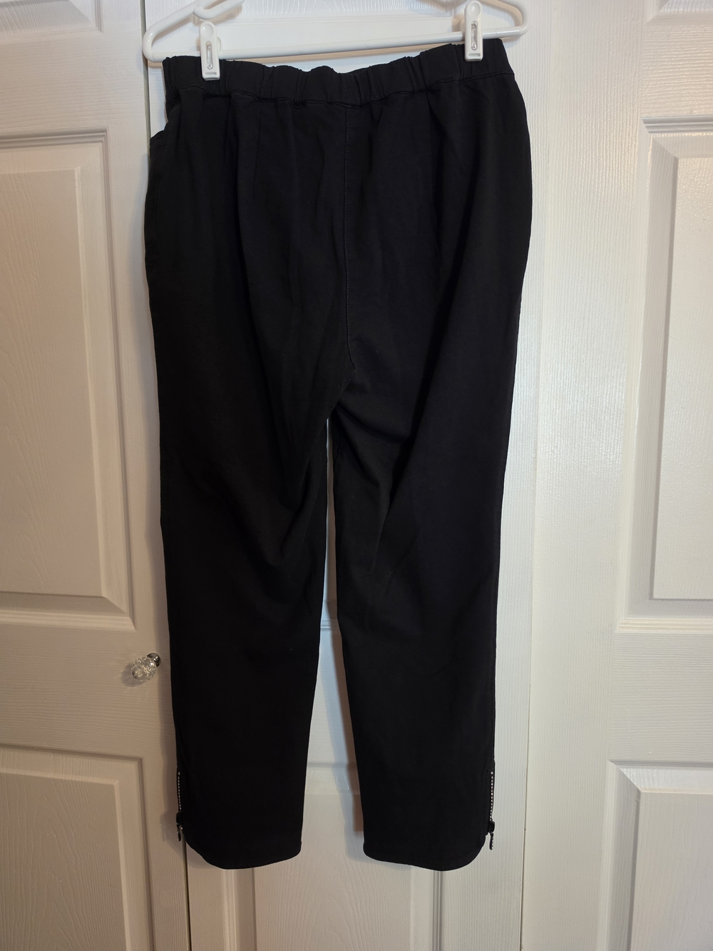 Quacker Factory Black Zip-Hem Cropped Pants